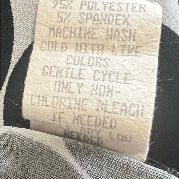 Maurices Medium Polka Dot Black White Capped Sleeve Pinup Shirt - Picture 8 of 9